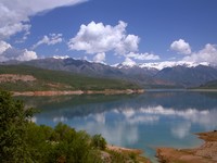 отражение облаков в озере